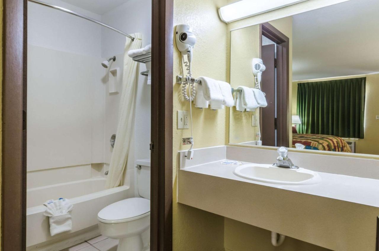 Rodeway Inn Конкордія Екстер'єр фото